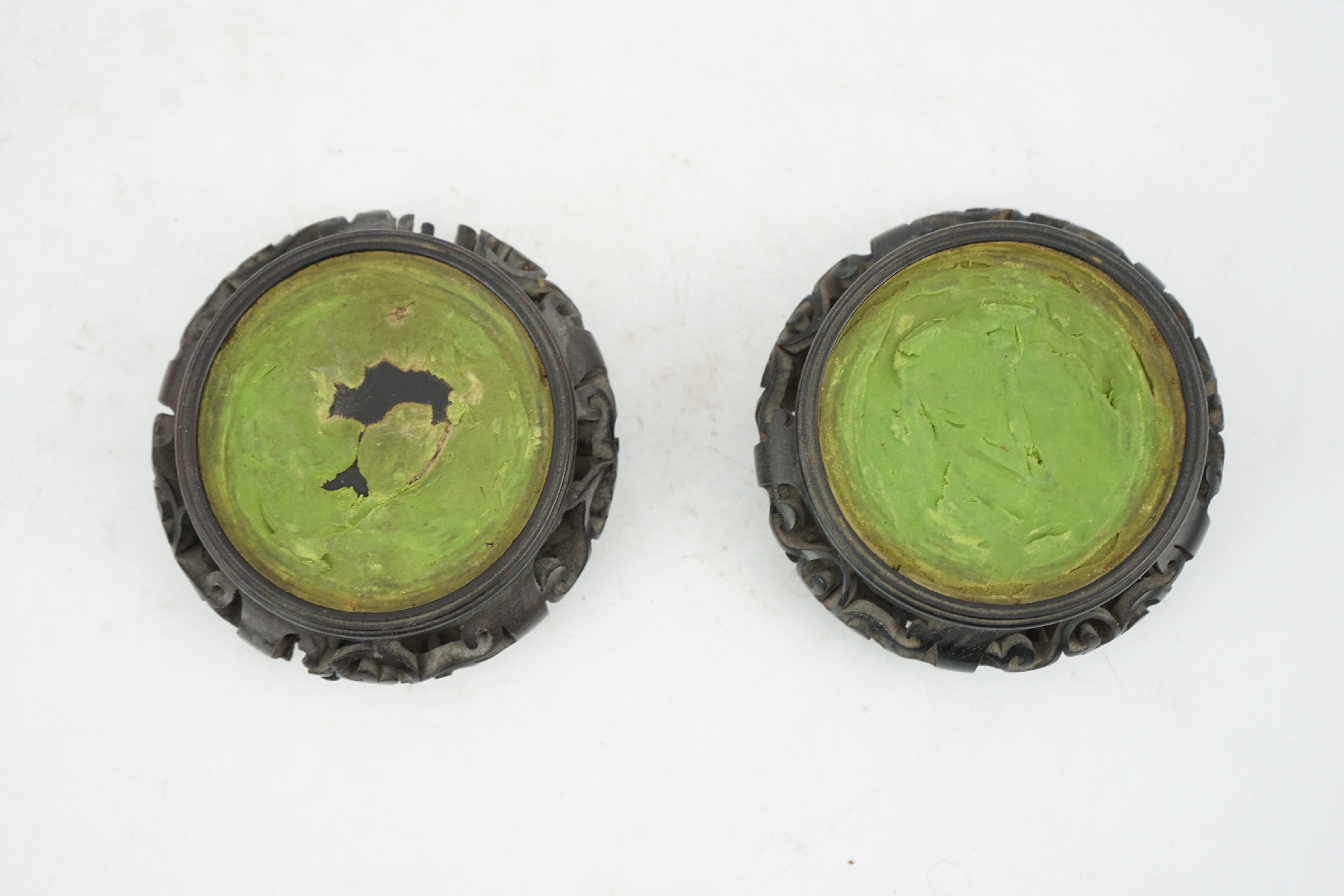 A pair of Chinese blue and white ‘Astor’ bowls, Kangxi period